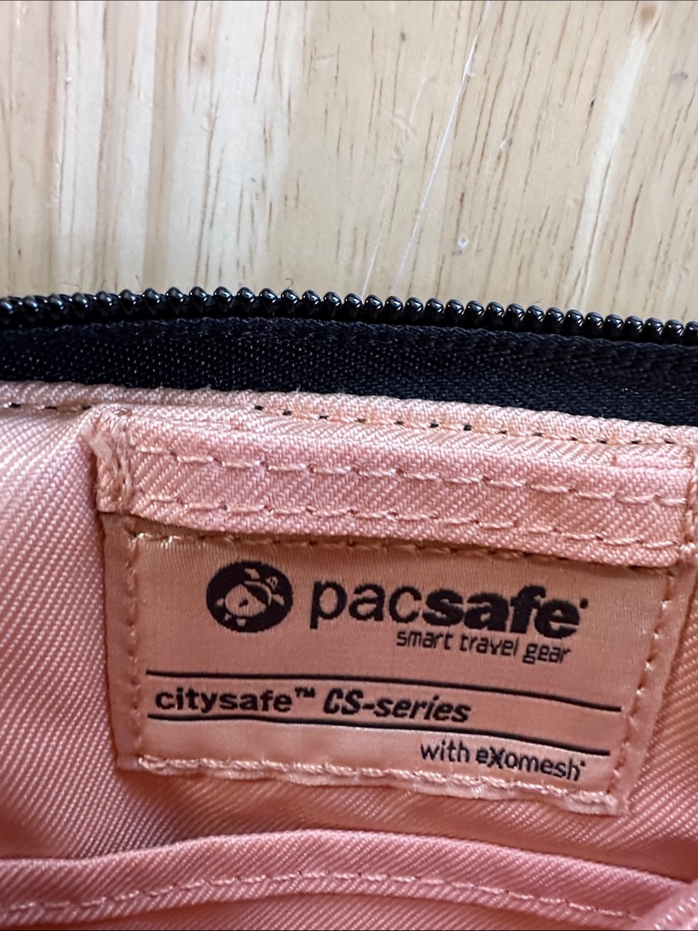 PACSAFE CitySafe CS-Series Antitheft RFID black travel bag - Picture 5 of 12